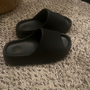 Yeezy onyx slides adidas